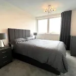 2 Bedroom Apartment In Southall Frg