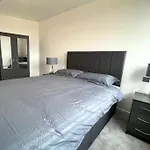 2 Bedroom Apartment In Southall Frg