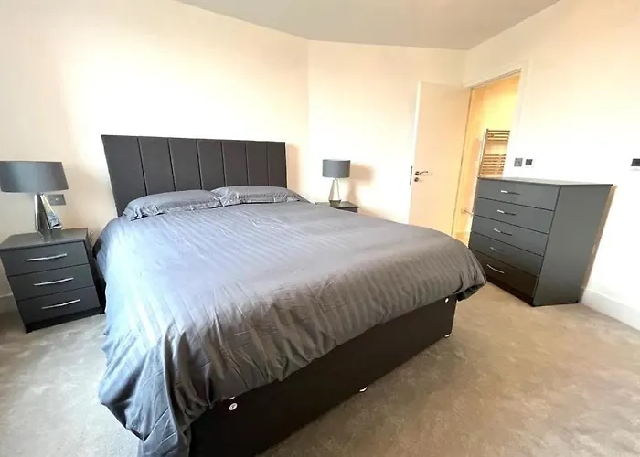 2 Bedroom Apartment In Southall Frg