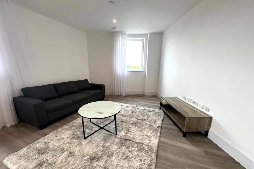 2 Bedroom In Frg Apartment Southall