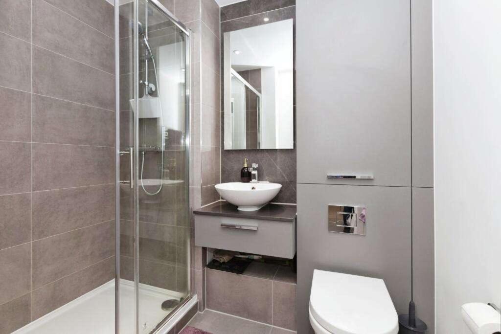 2 Bedroom In Frg * Southall